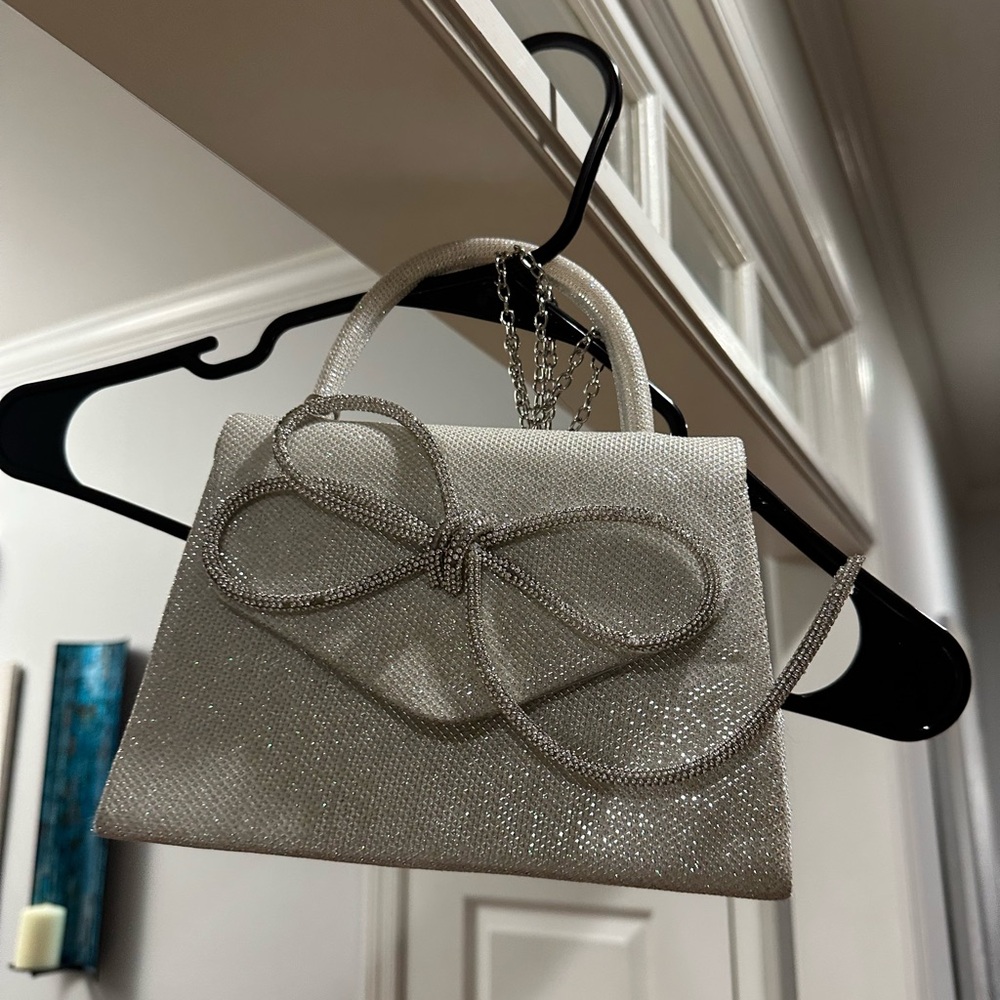 🩶 Elegant Silver Women's Handbag! Best Offer Accepted!